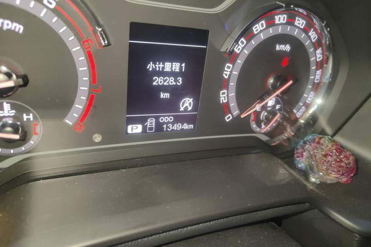 Used SAIC MAXUS T60 2019 2.0T Gasoline Automatic Transmission Two-Wheel Drive High Ground Clearance Comfort Edition Standard Cabin China VI Emmission Standards Odometer Close Up