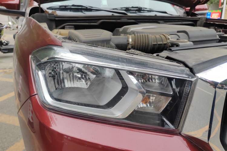 Used SAIC MAXUS T60  Right Front Headlight
