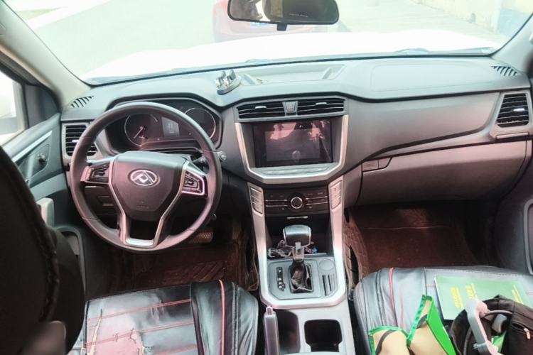 Used SAIC MAXUS T60 2019 2.0T Gasoline Automatic Transmission Two-Wheel Drive High Ground Clearance Comfort Edition Standard Cabin China VI Emmission Standards Center Console