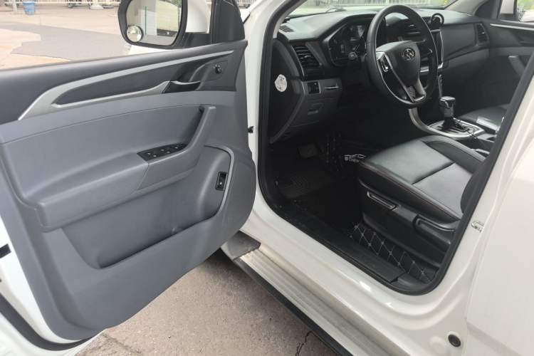 Used SAIC MAXUS T60 2019 2.0T Gasoline Automatic Transmission Two-Wheel Drive High Ground Clearance Comfort Edition Standard Cabin China VI Emmission Standards Driver Seat