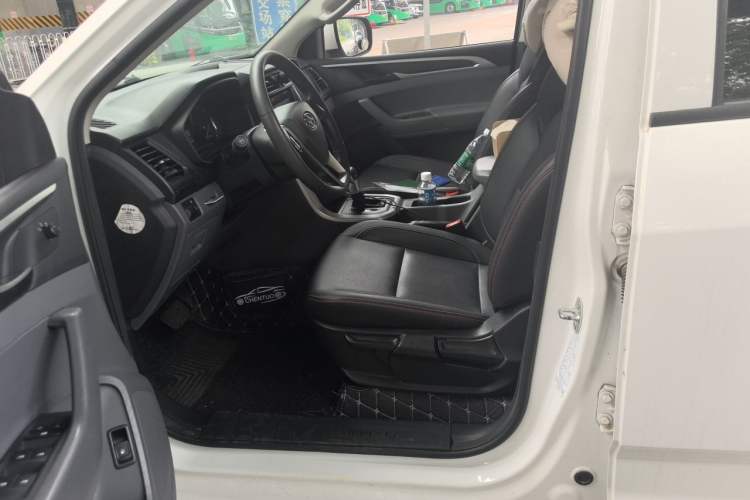 Used SAIC MAXUS T60 2019 2.0T Gasoline Automatic Transmission Two-Wheel Drive High Ground Clearance Comfort Edition Standard Cabin China VI Emmission Standards Left Front Seat