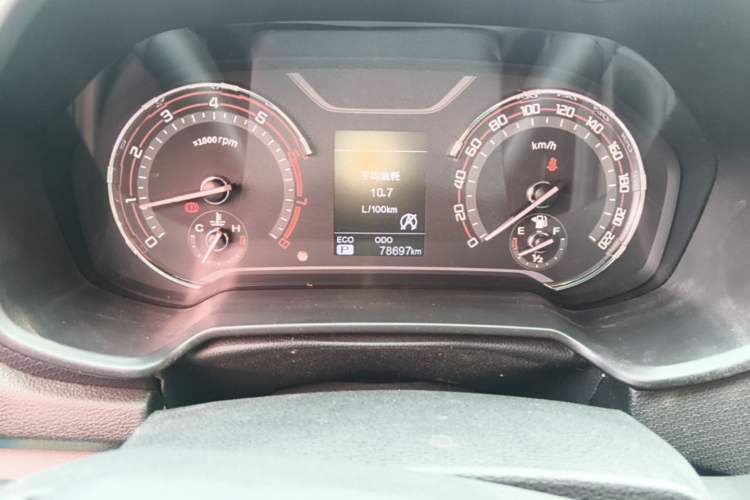Used SAIC MAXUS T60 2019 2.0T Gasoline Automatic Transmission Two-Wheel Drive High Ground Clearance Comfort Edition Standard Cabin China VI Emmission Standards Odometer Close Up