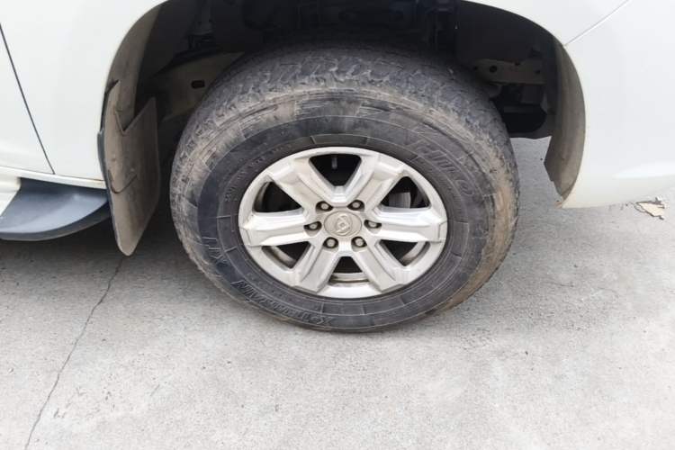 Used SAIC MAXUS T60 2019 2.0T Gasoline Automatic Transmission Two-Wheel Drive High Ground Clearance Comfort Edition Standard Cabin China VI Emmission Standards Right Front Wheel Hub
