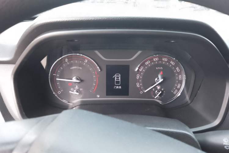 Used SAIC MAXUS T60 2020 2.0T Diesel Manual Two-Wheel Drive High-Ride Pioneer Edition Long Wheelbase China VI Standard Instrument Cluster