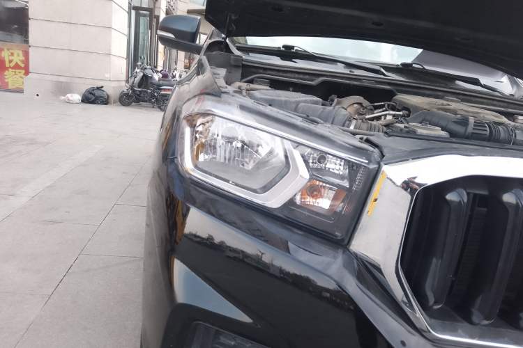Used SAIC MAXUS T60 2020 2.0T Diesel Manual Two-Wheel Drive High-Ride Pioneer Edition Long Wheelbase China VI Standard Right Front Headlight