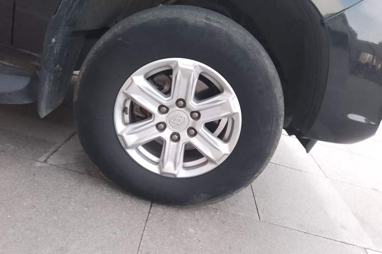 Used SAIC MAXUS T60 2020 2.0T Diesel Manual Two-Wheel Drive High-Ride Pioneer Edition Long Wheelbase China VI Standard Right Front Wheel Hub
