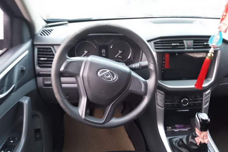 Used SAIC MAXUS T60 2020 2.0T Diesel Manual Two-Wheel Drive High-Ride Pioneer Edition Long Wheelbase China VI Standard Steering Wheel