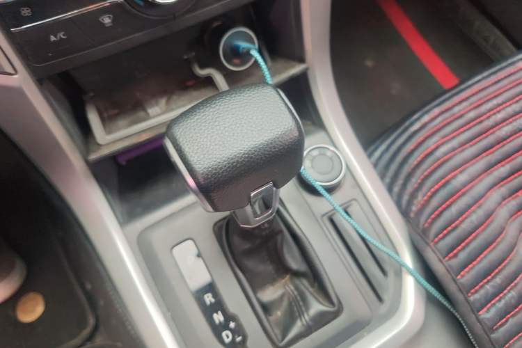Used SAIC MAXUS T60 2020 2.0T Diesel Automatic 4x4 High-Ride Pioneer Edition Long-Body China VI Gear Lever