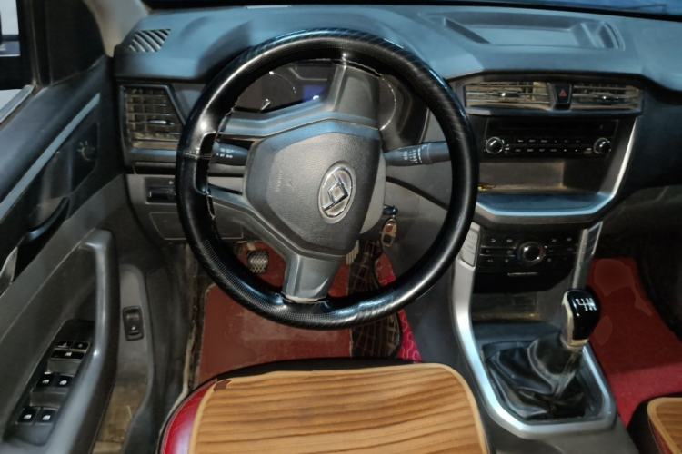 Used SAIC MAXUS T60 2020 2.0T Diesel Manual 4x4 High-Ride Pioneer Edition Long Wheelbase China VI Standard Steering Wheel
