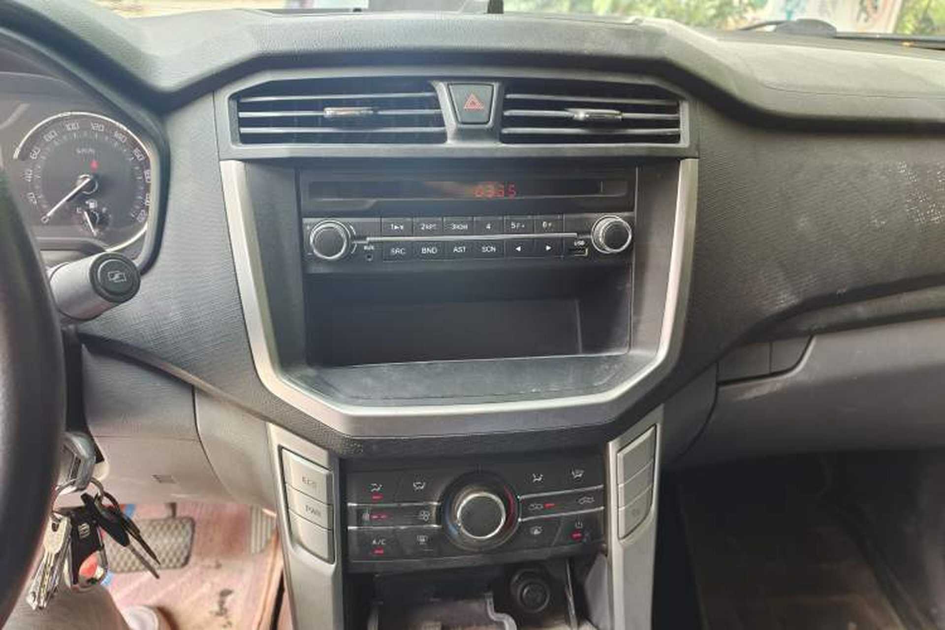 Used SAIC MAXUS T60 2020 2.0T Diesel Automatic 2WD High-Ride Pioneer Edition Long-Body China VI Audio And AC Panel