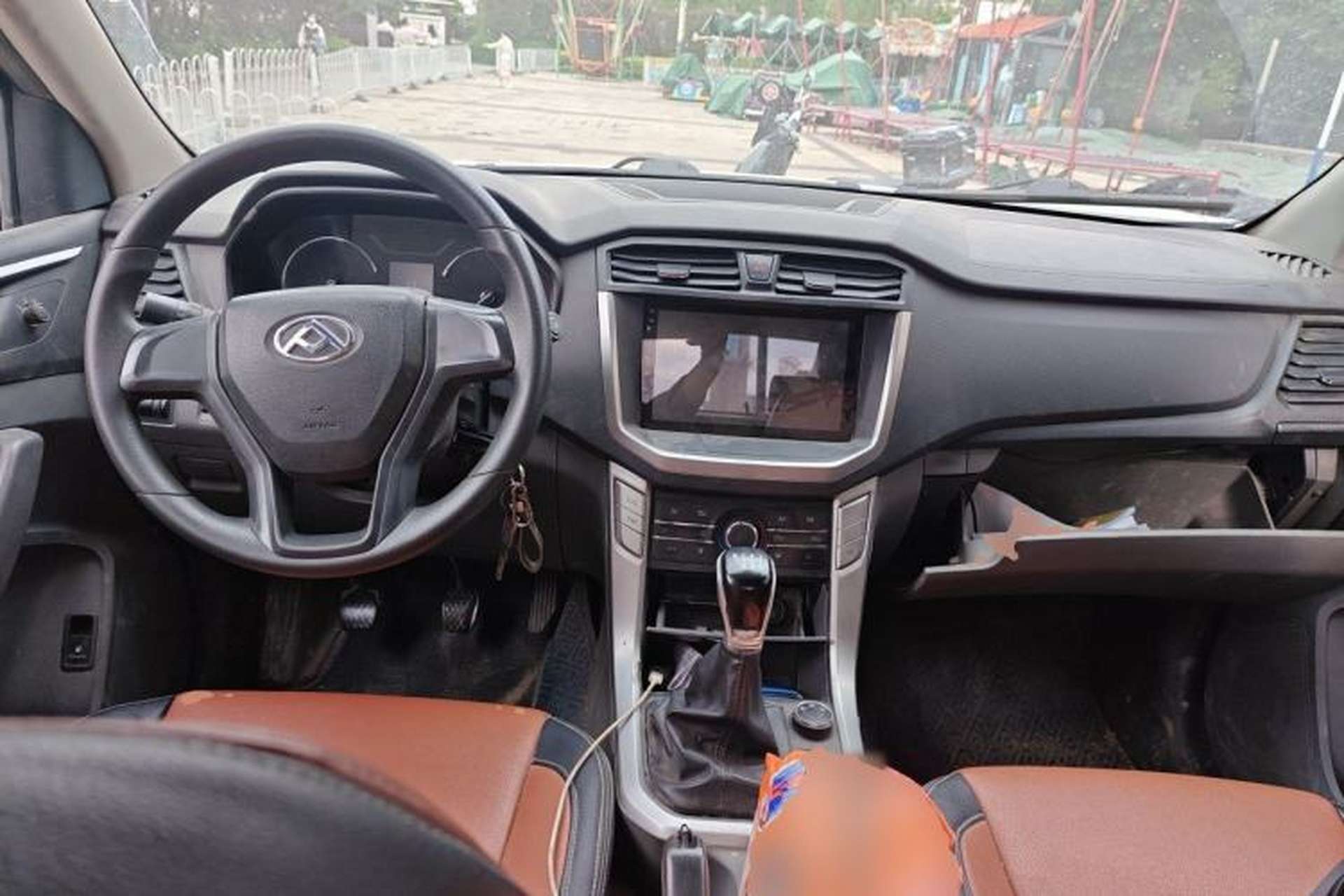Used SAIC MAXUS T60 2020 2.0T Diesel Manual 4x4 High-Ride Pioneer Edition Long Wheelbase China VI Standard Center Console