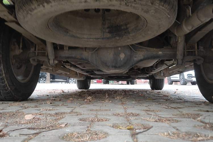 Used SAIC MAXUS T60 2020 2.0T Diesel Manual Two-Wheel Drive High-Ride Pioneer Edition Standard Cab China VI Chassis Rear