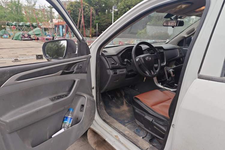 Used SAIC MAXUS T60 2020 2.0T Diesel Manual 4x4 High-Ride Pioneer Edition Long Wheelbase China VI Standard Driver Seat