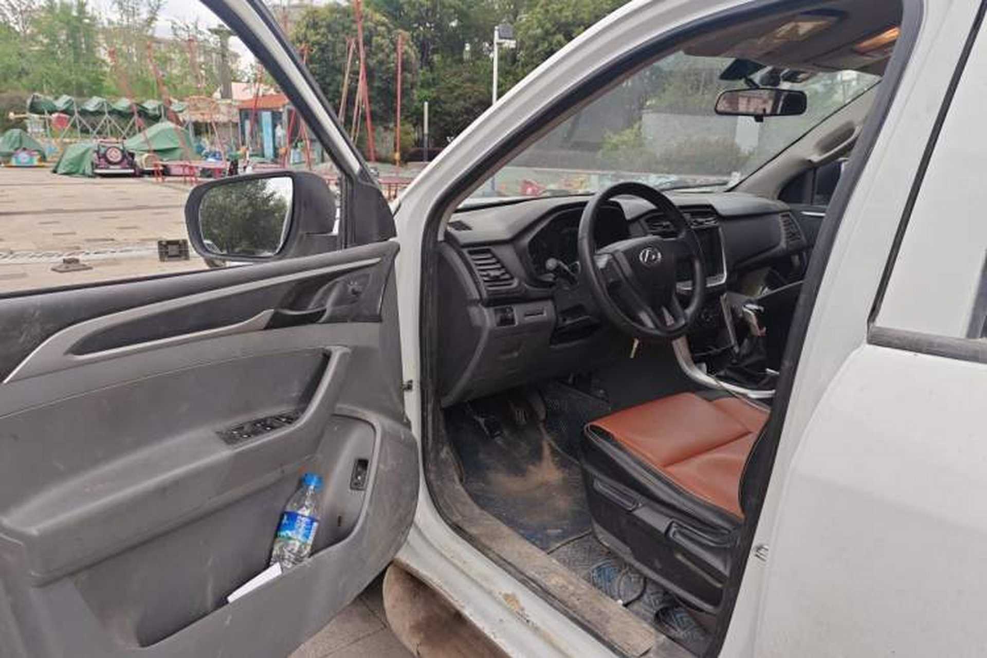 Used SAIC MAXUS T60 2020 2.0T Diesel Manual 4x4 High-Ride Pioneer Edition Long Wheelbase China VI Standard Driver Seat