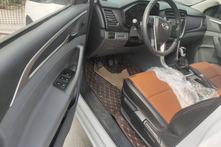 Used SAIC MAXUS T60 2020 2.0T Diesel Manual 4x4 High-Ride Pioneer Edition Long Wheelbase China VI Standard Driver Seat