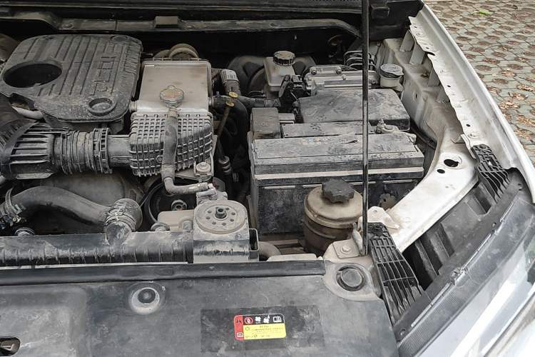 Used SAIC MAXUS T60 2020 2.0T Diesel Manual Two-Wheel Drive High-Ride Pioneer Edition Standard Cab China VI Engine Bay Left