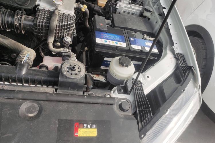 Used SAIC MAXUS T60 2020 2.0T Diesel Manual 4x4 High-Ride Pioneer Edition Long Wheelbase China VI Standard Engine Bay Left