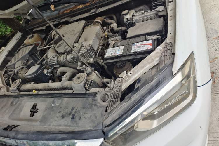 Used SAIC MAXUS T60 2020 2.0T Diesel Automatic 2WD High-Ride Pioneer Edition Long-Body China VI Engine Bay Left