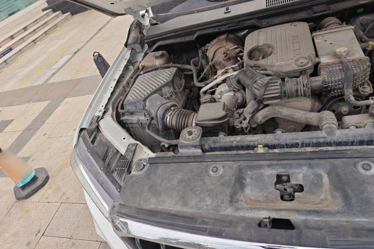 Used SAIC MAXUS T60 2020 2.0T Diesel Manual 4x4 High-Ride Pioneer Edition Long Wheelbase China VI Standard Engine Bay Right
