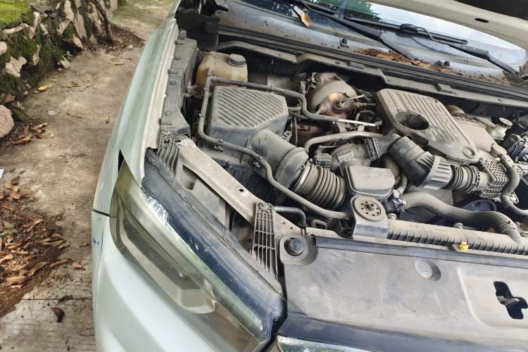 Used SAIC MAXUS T60 2020 2.0T Diesel Automatic 2WD High-Ride Pioneer Edition Long-Body China VI Engine Bay Right