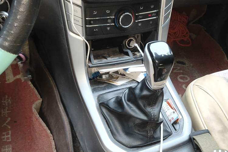 Used SAIC MAXUS T60 2020 2.0T Diesel Manual Two-Wheel Drive High-Ride Pioneer Edition Standard Cab China VI Gear Lever