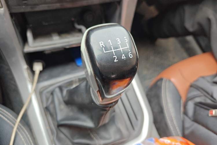 Used SAIC MAXUS T60 2020 2.0T Diesel Manual 4x4 High-Ride Pioneer Edition Long Wheelbase China VI Standard Gear Lever