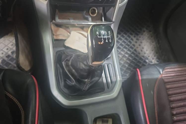 Used SAIC MAXUS T60 2020 2.0T Diesel Manual 4x4 High-Ride Pioneer Edition Long Wheelbase China VI Standard Gear Lever
