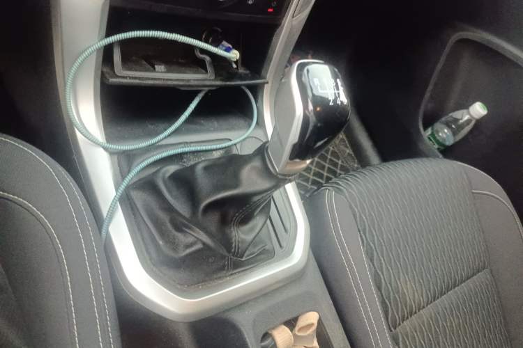 Used SAIC MAXUS T60 2020 2.0T Diesel Manual Two-Wheel Drive High-Ride Pioneer Edition Standard Cab China VI Gear Lever