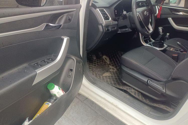 Used SAIC MAXUS T60 2020 2.0T Diesel Manual Two-Wheel Drive High-Ride Pioneer Edition Standard Cab China VI Interior 3