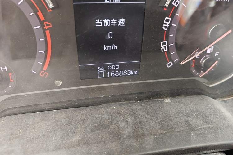 Used SAIC MAXUS T60 2020 2.0T Diesel Manual 4x4 High-Ride Pioneer Edition Long Wheelbase China VI Standard Odometer Close Up