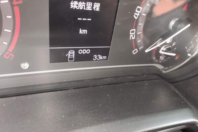 Used SAIC MAXUS T60 2020 2.0T Diesel Manual 4x4 High-Ride Pioneer Edition Long Wheelbase China VI Standard Odometer Close Up