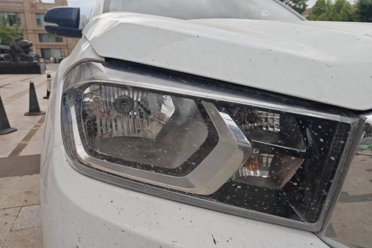 Used SAIC MAXUS T60 2020 2.0T Diesel Manual 4x4 High-Ride Pioneer Edition Long Wheelbase China VI Standard Right Front Headlight