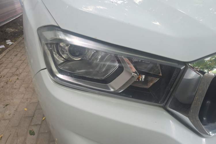 Used SAIC MAXUS T60 2020 2.0T Diesel Manual 4x4 High-Ride Pioneer Edition Long Wheelbase China VI Standard Right Front Headlight