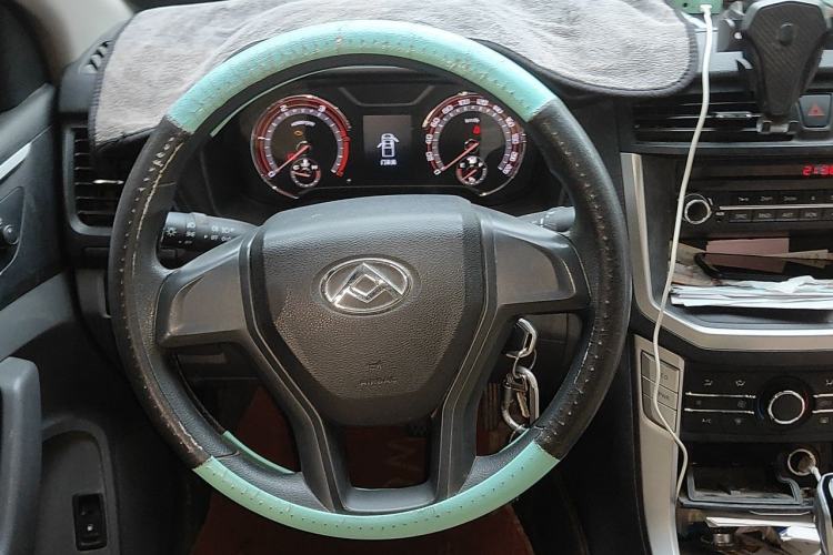 Used SAIC MAXUS T60 2020 2.0T Diesel Manual Two-Wheel Drive High-Ride Pioneer Edition Standard Cab China VI Steering Wheel