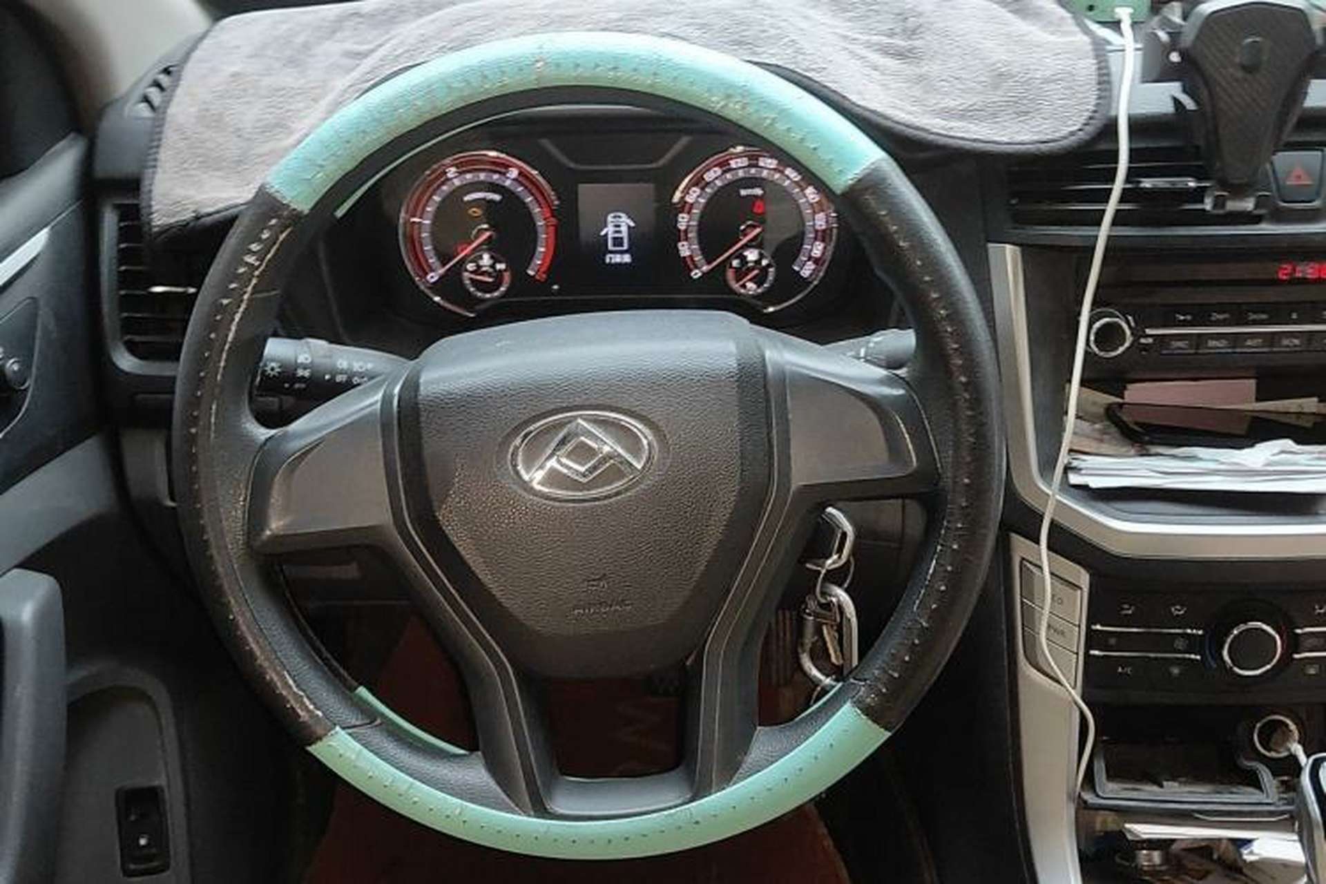 Used SAIC MAXUS T60 2020 2.0T Diesel Manual Two-Wheel Drive High-Ride Pioneer Edition Standard Cab China VI Steering Wheel