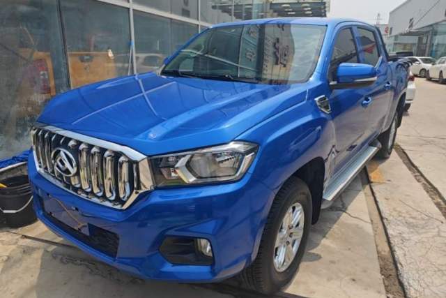 Used SAIC MAXUS T60 2022 5th Anniversary Edition 2.0T Diesel Manual Transmission 4x4 High Ground Clearance Comfort Version Flat Cargo Bed