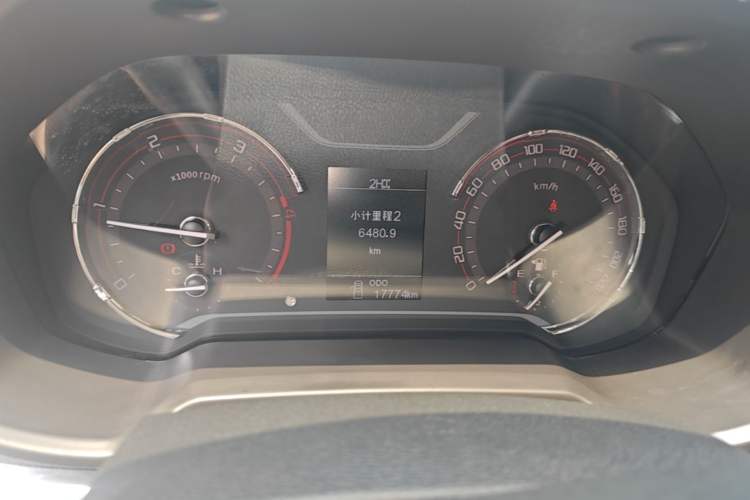 Used SAIC MAXUS T60 2022 5th Anniversary Edition 2.0T Diesel Manual Transmission 4x4 High Ground Clearance Comfort Version Flat Cargo Bed Instrument Cluster