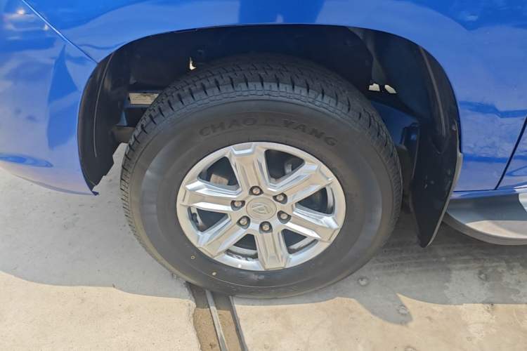 Used SAIC MAXUS T60 2022 5th Anniversary Edition 2.0T Diesel Manual Transmission 4x4 High Ground Clearance Comfort Version Flat Cargo Bed Left Front Wheel Hub