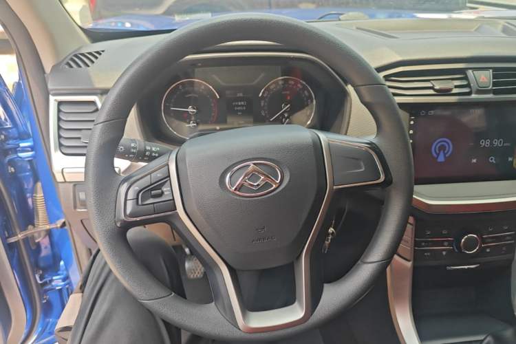 Used SAIC MAXUS T60 2022 5th Anniversary Edition 2.0T Diesel Manual Transmission 4x4 High Ground Clearance Comfort Version Flat Cargo Bed Steering Wheel