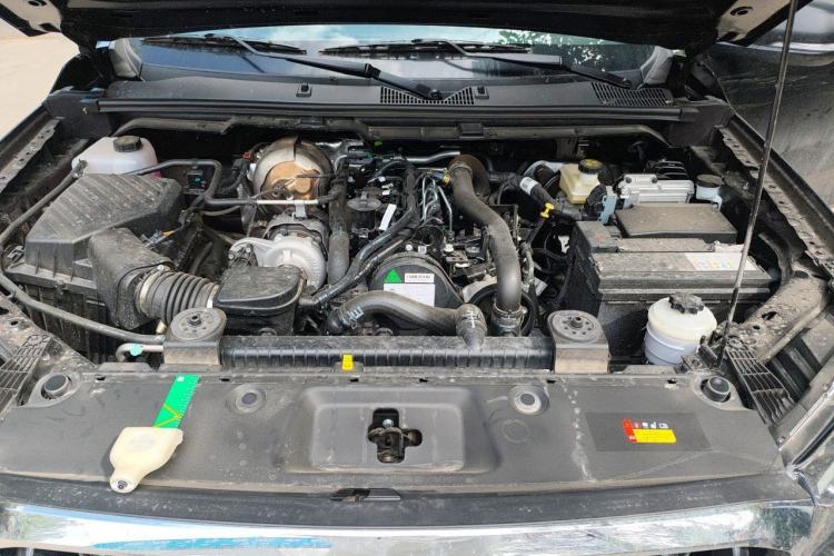 Used SAIC MAXUS T60 2026 Model 2.0T Manual Diesel Four-Wheel Drive Long Box Wheel Package—Comfort Edition Engine Bay