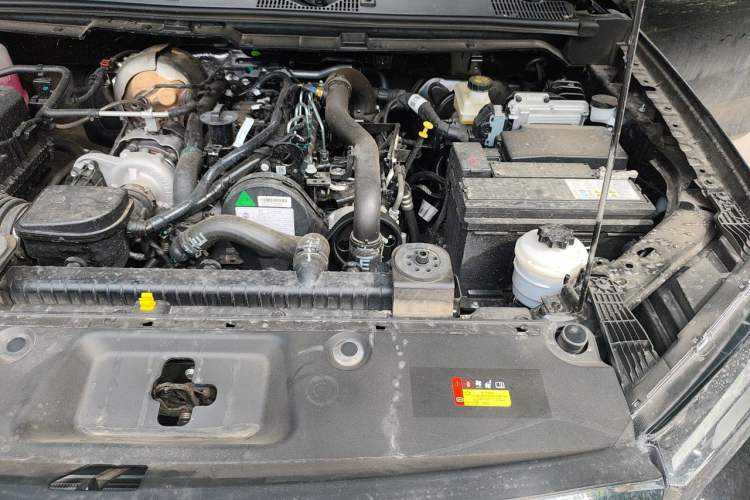 Used SAIC MAXUS T60 2026 Model 2.0T Manual Diesel Four-Wheel Drive Long Box Wheel Package—Comfort Edition Engine Bay Left