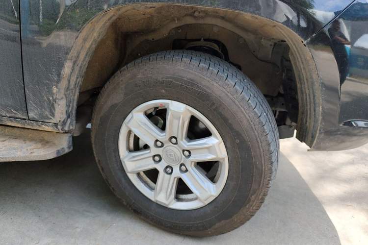 Used SAIC MAXUS T60 2026 Model 2.0T Manual Diesel Four-Wheel Drive Long Box Wheel Package—Comfort Edition Right Front Wheel Hub