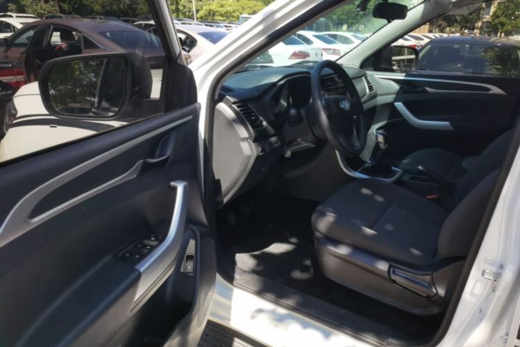 Used SAIC MAXUS T60 2026 Model 2.0T Manual Diesel Two-Wheel Drive Long Box Wheel Package—Comfort Edition Driver Seat
