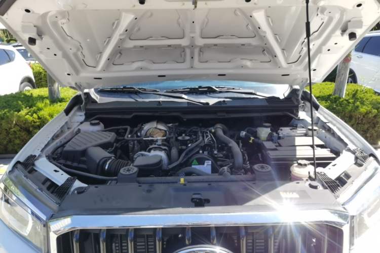 Used SAIC MAXUS T60 2026 Model 2.0T Manual Diesel Two-Wheel Drive Long Box Wheel Package—Comfort Edition Engine Bay