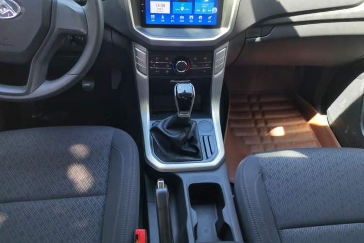 Used SAIC MAXUS T60 2026 Model 2.0T Manual Diesel Two-Wheel Drive Long Box Wheel Package—Comfort Edition Gear Lever