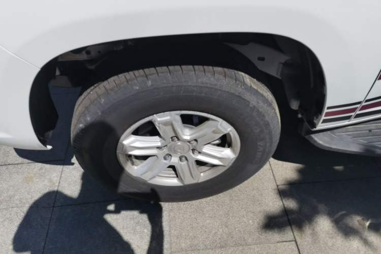 Used SAIC MAXUS T60 2026 Model 2.0T Manual Diesel Two-Wheel Drive Long Box Wheel Package—Comfort Edition Left Front Wheel Hub