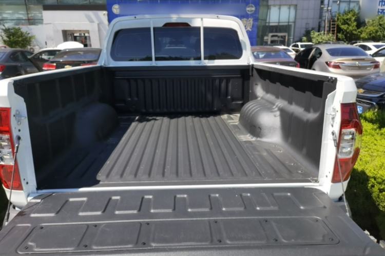 Used SAIC MAXUS T60 2026 Model 2.0T Manual Diesel Two-Wheel Drive Long Box Wheel Package—Comfort Edition Trunk
