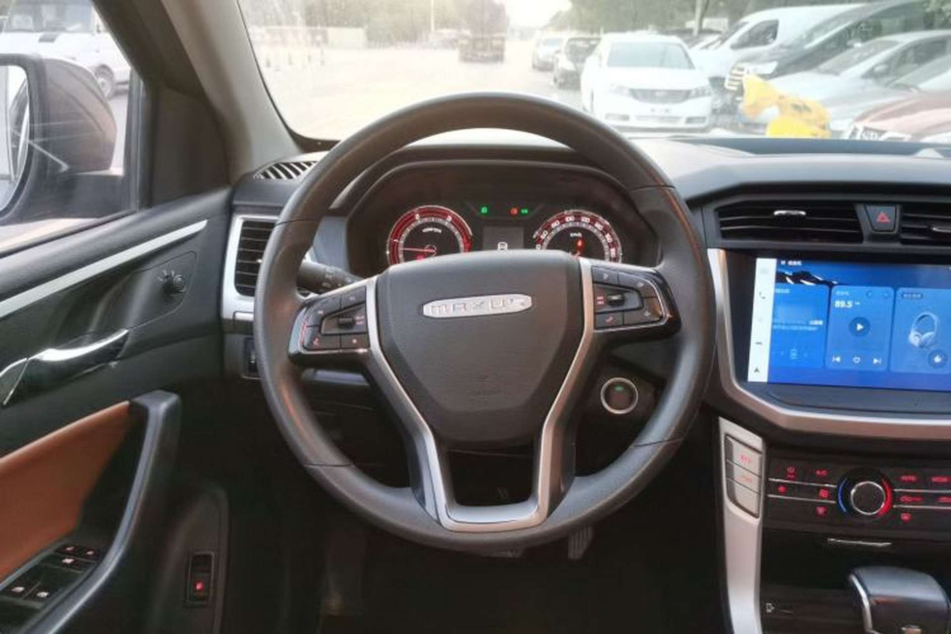 Used SAIC MAXUS T70 2021 2.0T Diesel Automatic 4x4 Elite Version with Long Bed and High Ground Clearance Steering Wheel