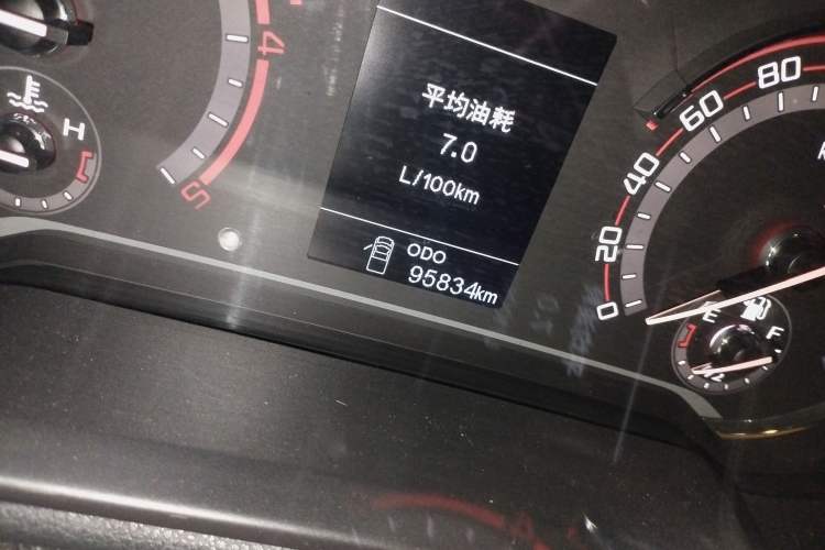 Used SAIC MAXUS T70 2021 2.0T Facelift Diesel Manual Two-Wheel Drive Entry-Level Version with Long Bed and High Ground Clearance Odometer Close Up