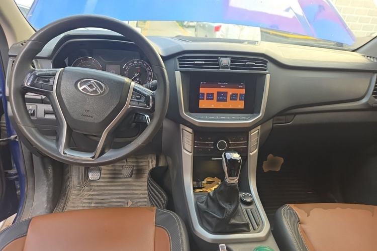 Used SAIC MAXUS T70 2019 2.0T Diesel Manual 4x4 Comfort Edition Standard Cab High-Profile Chassis Center Console